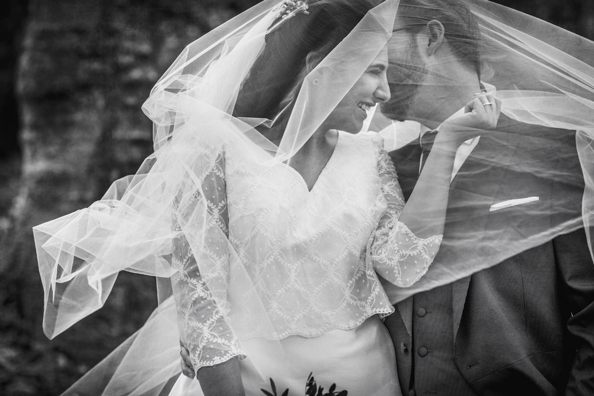 Fotógrafos Torrelavega Novia con el ramo de flores en el día de su boda
